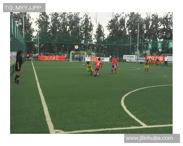 熊本深红与甲府的激烈对决展现足球魅力与团队精神的巅峰对抗