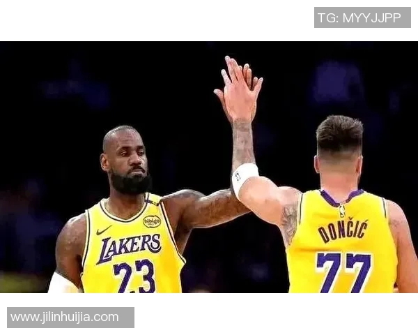 湖人对决快船精彩纷呈29日洛杉矶德比战引发球迷热议 湖人对决快船精彩纷呈29日洛杉矶德比战引发球迷热议