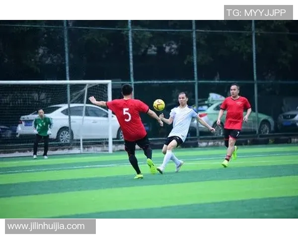 横兵水手与清水鼓动的激烈对决展现足球魅力与团队精神的巅峰对抗