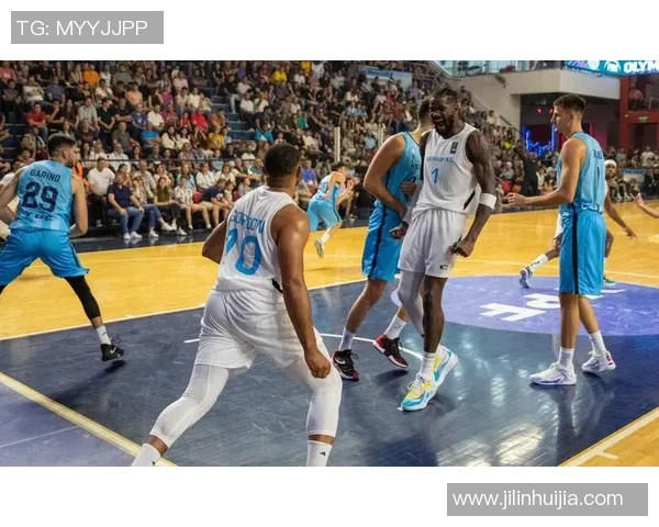 加拿大男篮与巴西男篮激战正酣谁将赢得这场篮球盛宴